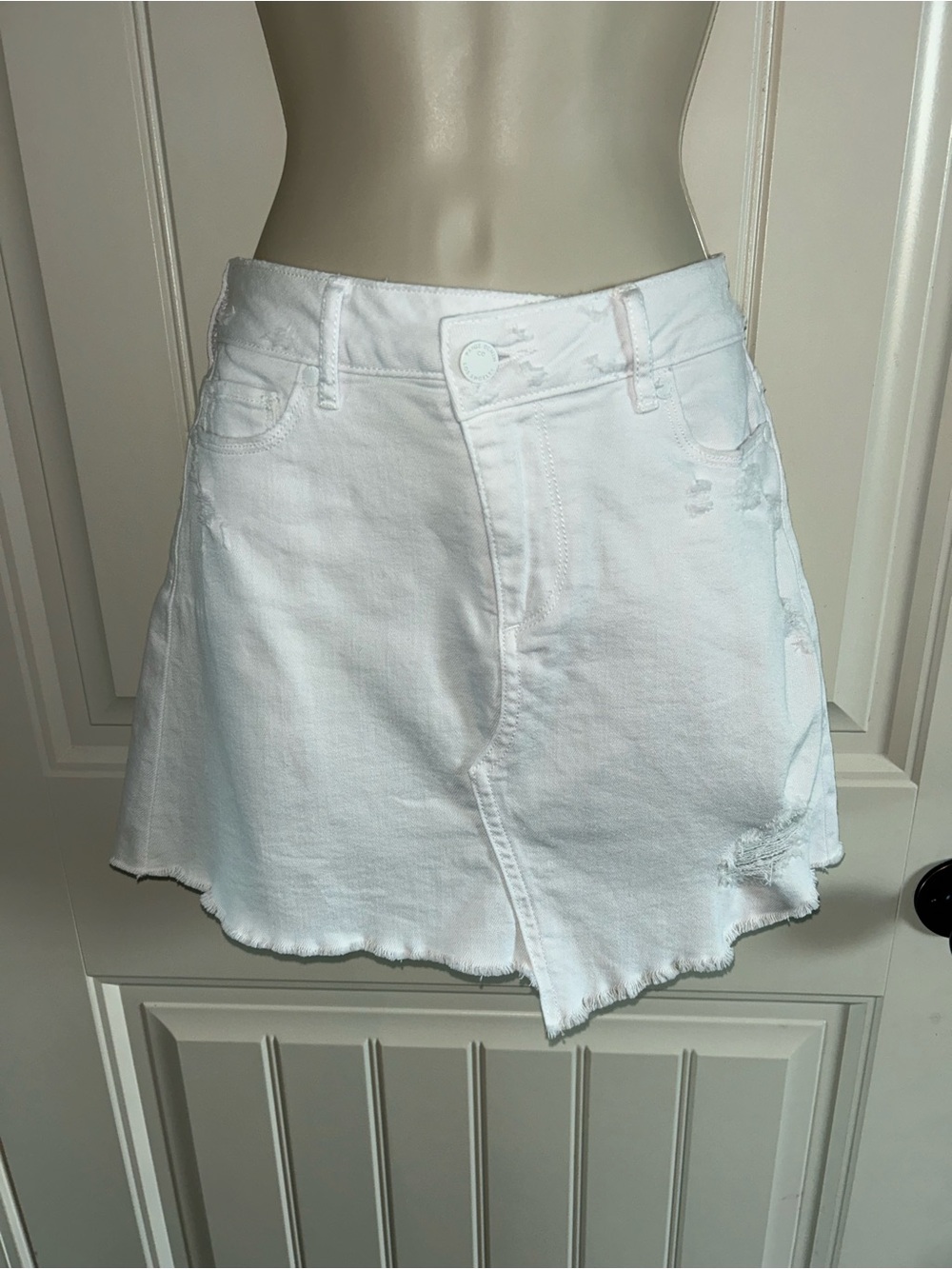 NEW PAIGE White Distressed Denim Mini Skirt with Frayed Hem Sz 25